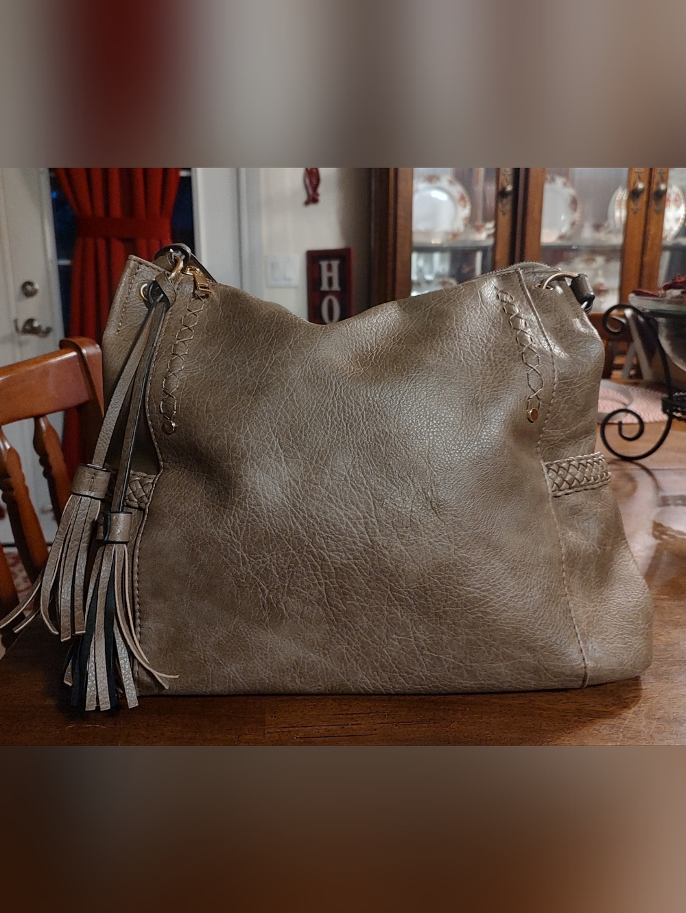 Chic Tassel Hobo Shoulder Bag in Taupe